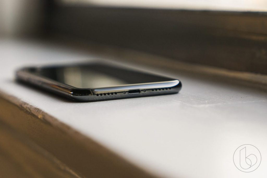 Following endless threads on Apple’s discussion forum and other sites, we understand that the new iPhone XS and iPhone XS Max are suffering from a serious (could be temporary) problem dubbed as ‘ChargeGate’.